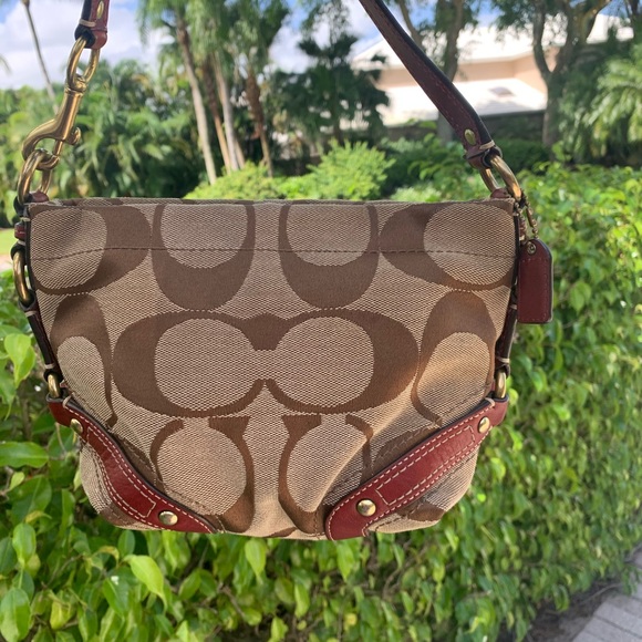 COACH MINI HANDBAG.USED COUPLE TIMES. - Picture 7 of 16